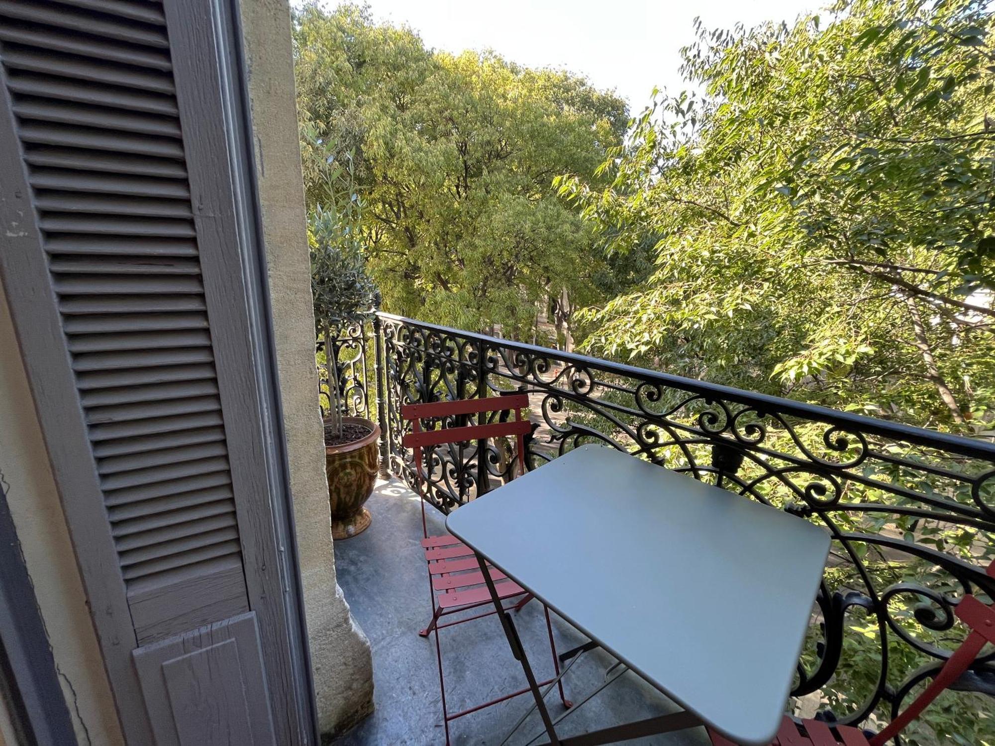Nimes , Appartement Renove Dans Immeuble Classe. Bagian luar foto