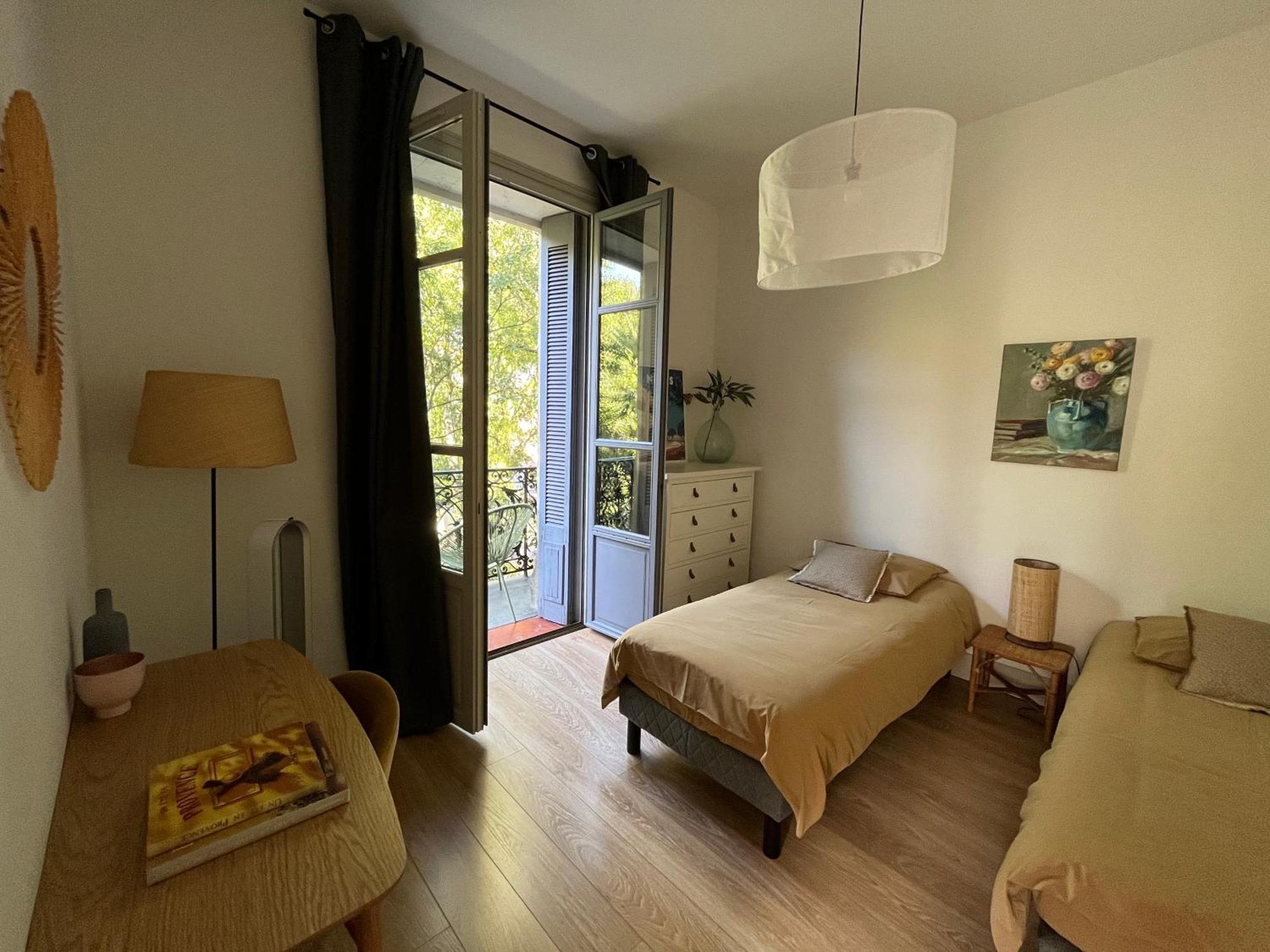 Nimes , Appartement Renove Dans Immeuble Classe. Bagian luar foto