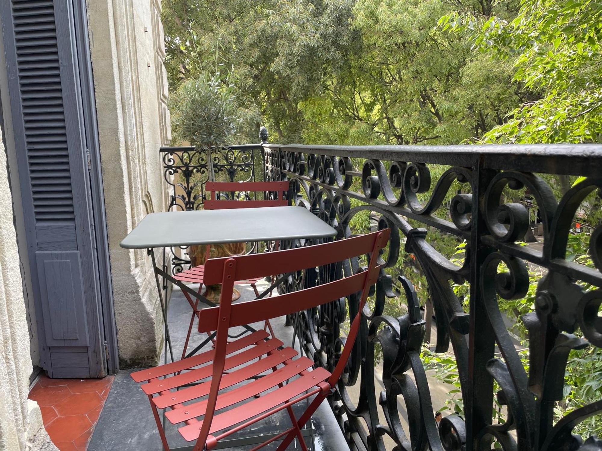 Nimes , Appartement Renove Dans Immeuble Classe. Bagian luar foto
